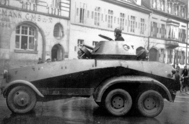 http://www.warwheels.net/images/Sdkfz231_6radPoliceBNhaugh%20(1).jpg